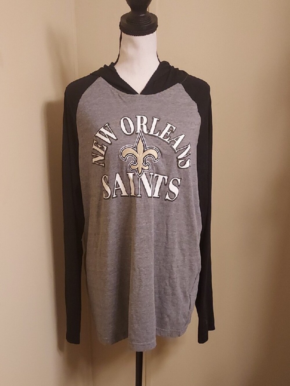 Team Apparel Men's Heather Gray Crewneck Shirt with NFL Patch